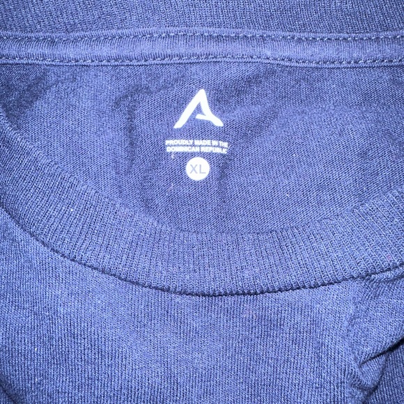 Quinnipiac University long sleeved tee size xl - Picture 2 of 4